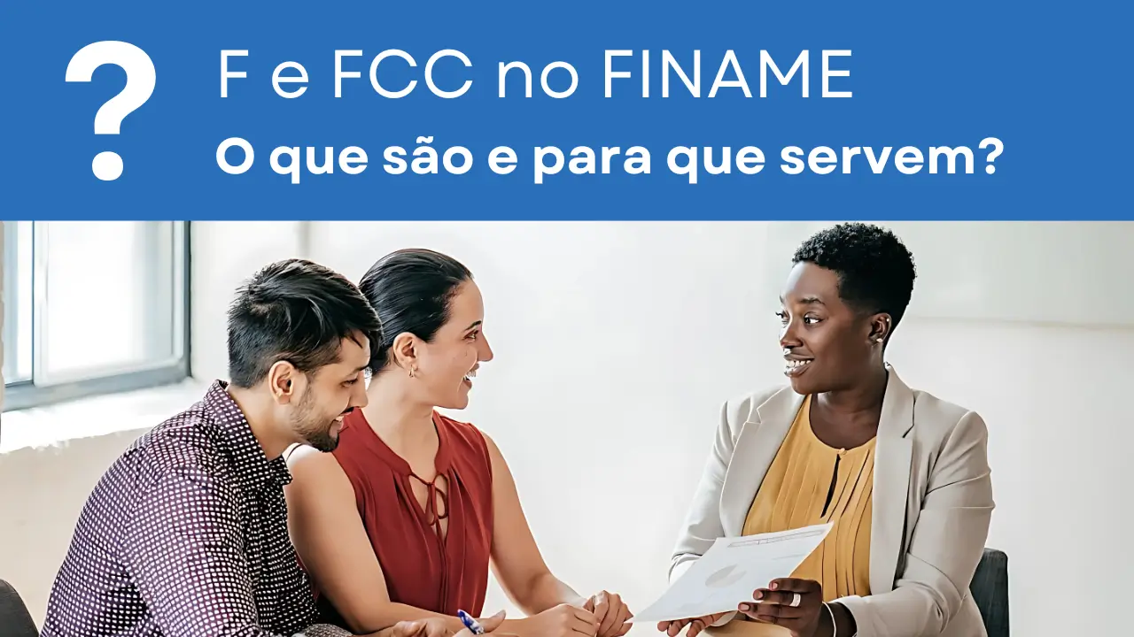 Essa imagem apresenta o texto: 'F e FCC no FINAME - O que são e para que servem?' e mostra três pessoas avaliando gráficos impressos em uma folha. Elas estão em volta de uma mesa em uma sala de reuniões e, pela expressão em seus rostos, é possível perceber que os resultados nas folhas as deixaram felizes.