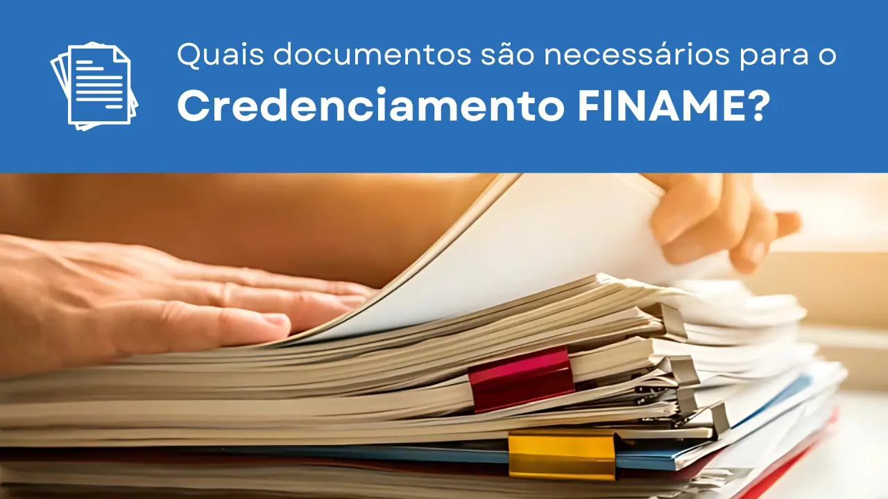 Essa imagem apresenta o texto: 'Quais documentos são necessários para o Credenciamento FINAME?' e mostra uma pilha de documentos separados por clipes coloridos. Uma mão está folheando os documentos, enquanto outra está apoiada sobre eles. O fundo da imagem está desfocado.